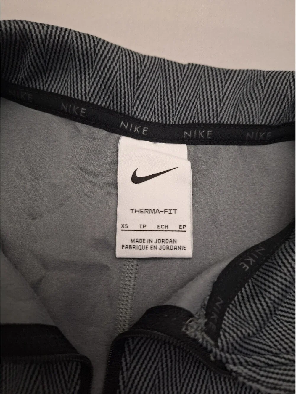 Nike Quarter Zip Therma-Fit Womens XS Grey Quarter Zip Pullover Mock Neck Swoosh